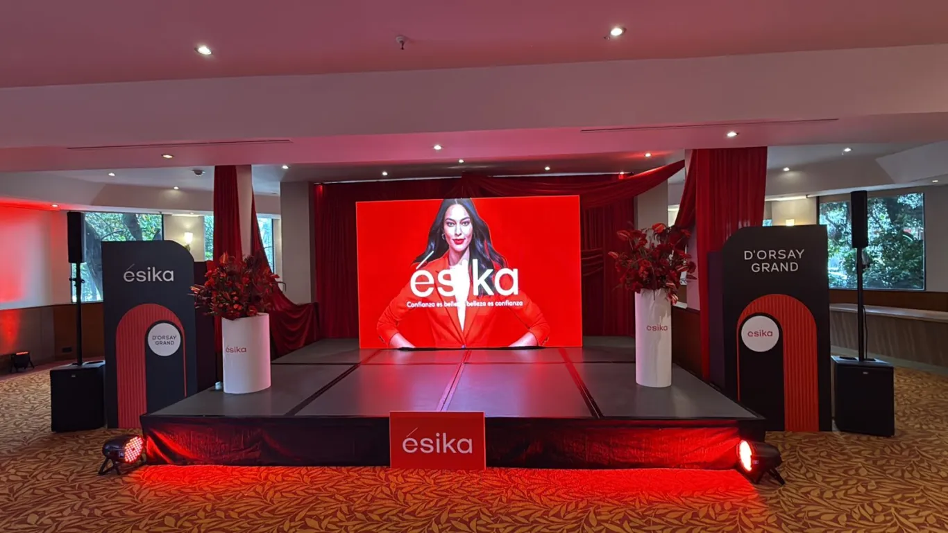 Pantalla LED y montaje escénico para lanzamiento de marca ésika D'Orsay en Bogotá