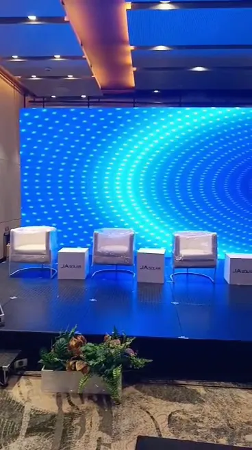 Pantalla LED para evento corporativo de JA Solar en Bogotá