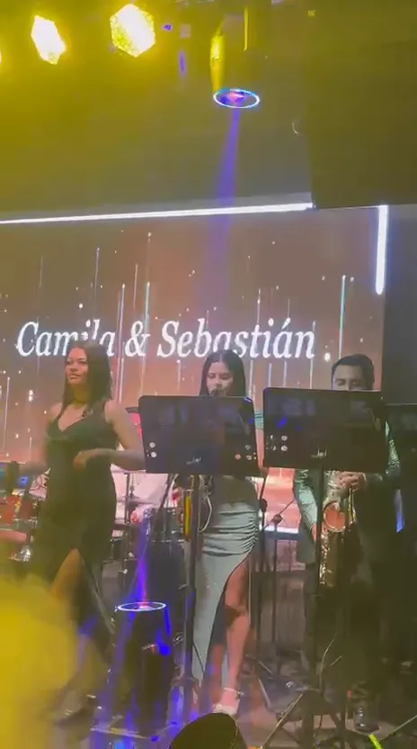 Producción de boda con música en vivo, iluminación y efectos en Bogotá